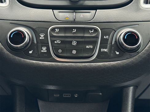 Used 2023 Chevrolet Malibu LT image 16