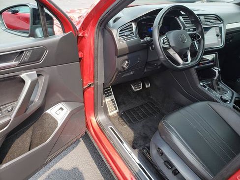 Used 2024 Volkswagen Tiguan SE R-Line AWD/4WD image 12