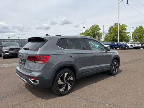 Used 2023 Volkswagen Taos SE w/ Panoramic Sunroof Package AWD/4WD image 6