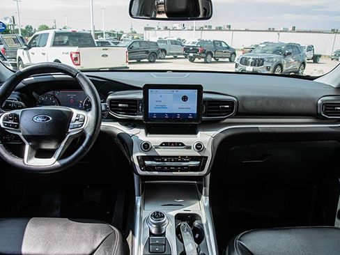 Used 2023 Ford Explorer XLT w/ Equipment Group 202A image 5