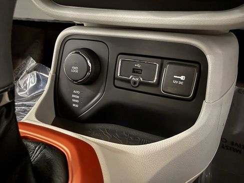 Used 2015 Jeep Renegade Limited w/ Safety & Security Group I AWD/4WD image 21