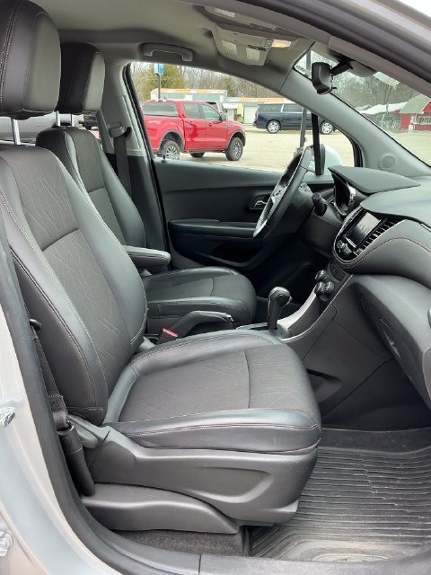 Used 2022 Chevrolet Trax LT w/ LT Convenience Package AWD/4WD image 11