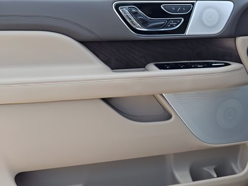 Used 2024 Lincoln Navigator L Reserve AWD/4WD image 19