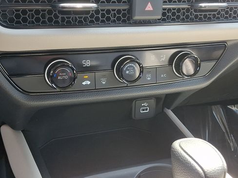 Certified 2025 Honda HR-V LX image 15
