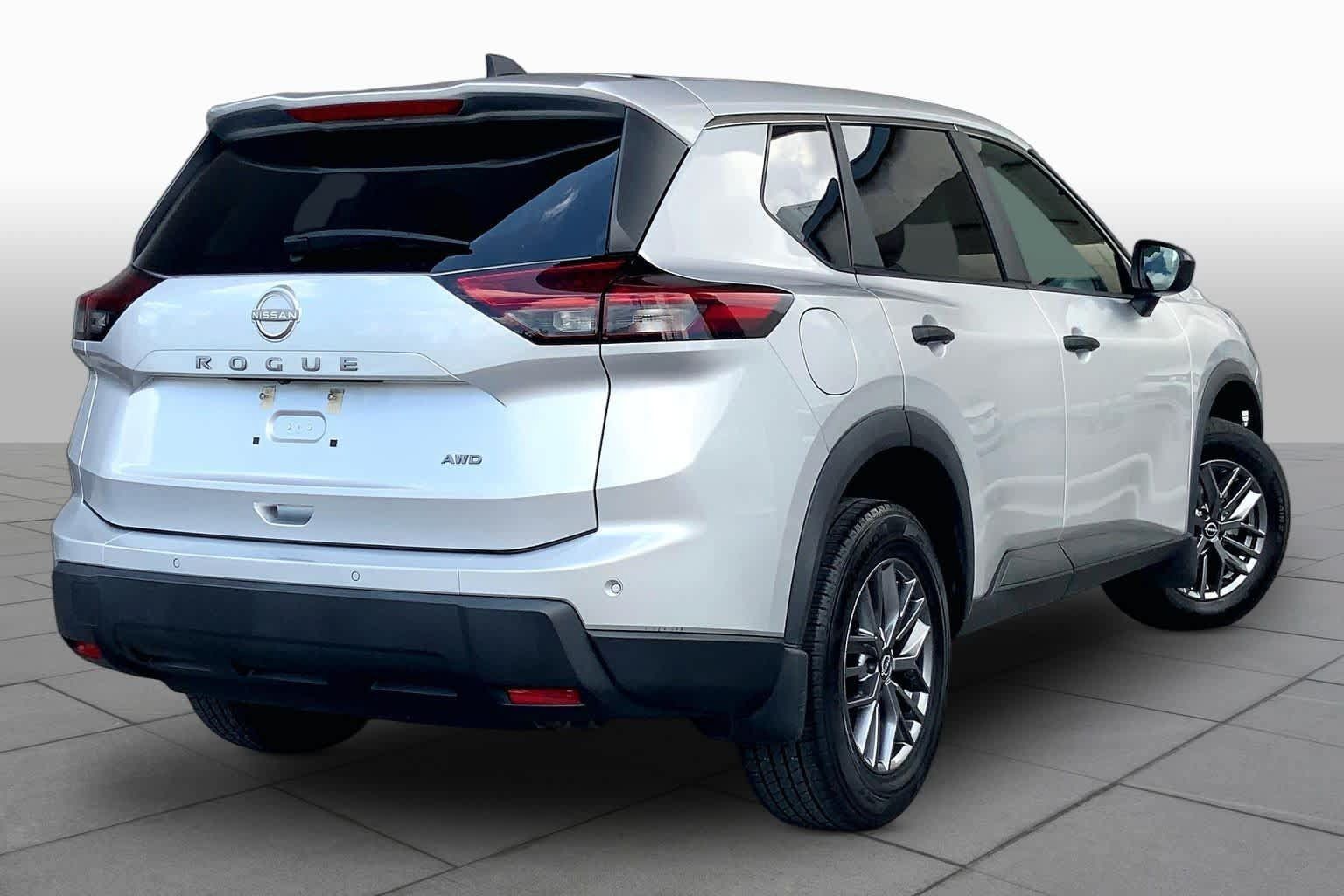 Used 2024 Nissan Rogue S AWD/4WD image 13
