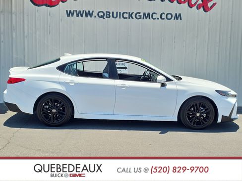 Used 2025 Toyota Camry SE w/ Convenience Package FWD image 8