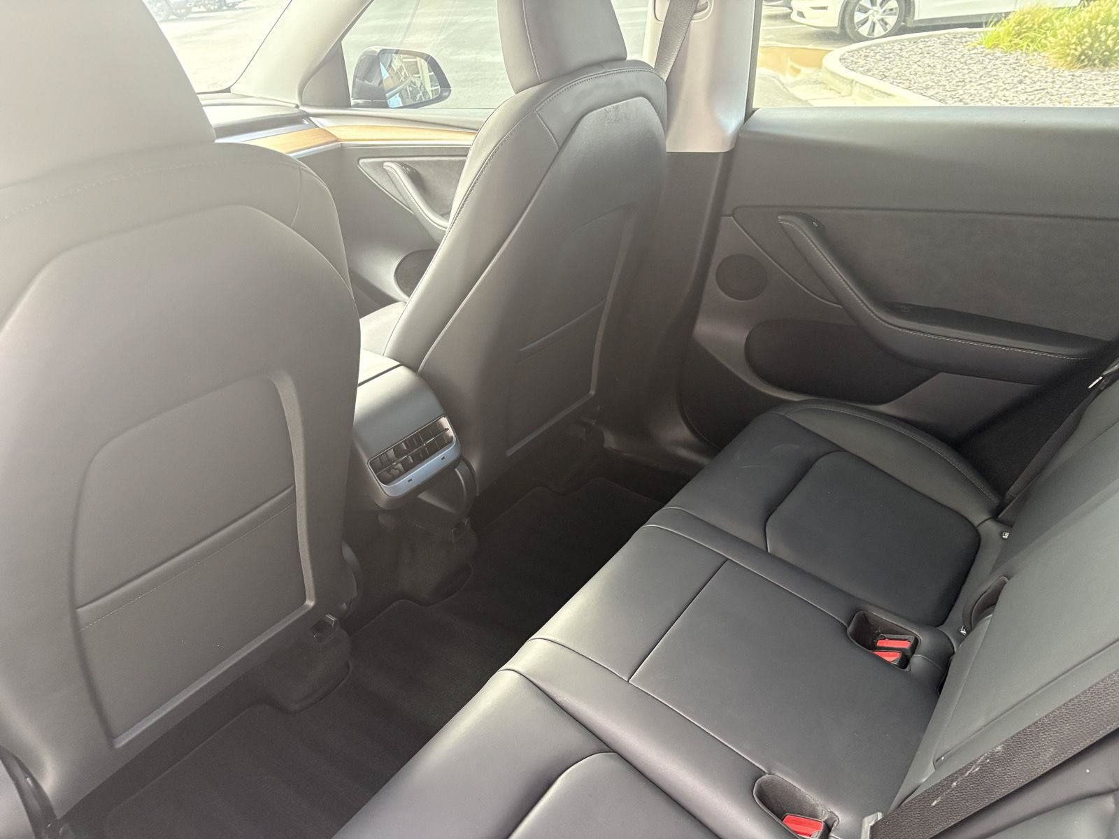 Used 2024 Tesla Model Y Long Range AWD/4WD image 16