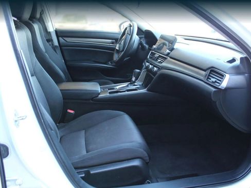 Used 2018 Honda Accord LX image 10