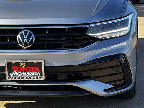 Used 2022 Volkswagen Tiguan SE R-Line image 8