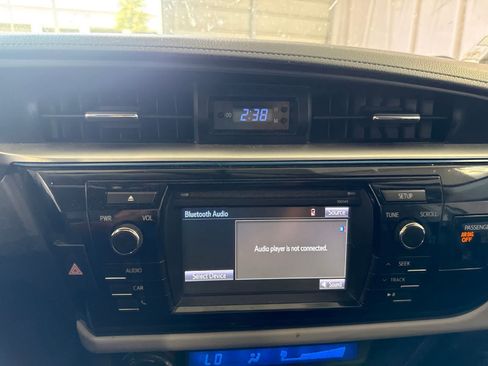Used 2014 Toyota Corolla LE FWD image 24