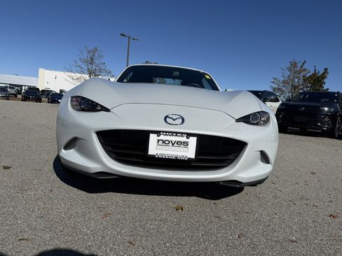 Used 2017 MAZDA MX-5 Miata RF Grand Touring image 2