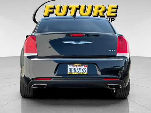 Used 2019 Chrysler 300 Limited image 4