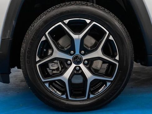 Used 2025 Jeep Compass Limited AWD/4WD image 2