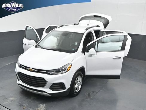 Used 2020 Chevrolet Trax LT w/ Driver Confidence Package FWD image 26