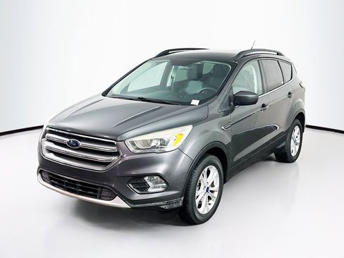 Used 2017 Ford Escape SE w/ Equipment Group 201A AWD/4WD image 3