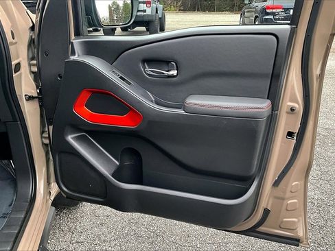 Used 2022 Nissan Frontier Pro-X image 25