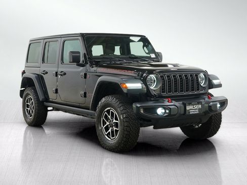 Used 2025 Jeep Wrangler Unlimited Rubicon w/ Convenience Group AWD/4WD image 7