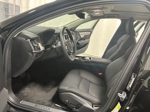 Used 2025 Volvo S90 T8 Plus image 9