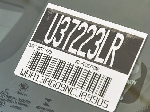 Certified 2022 BMW 530e w/ Premium Package image 31