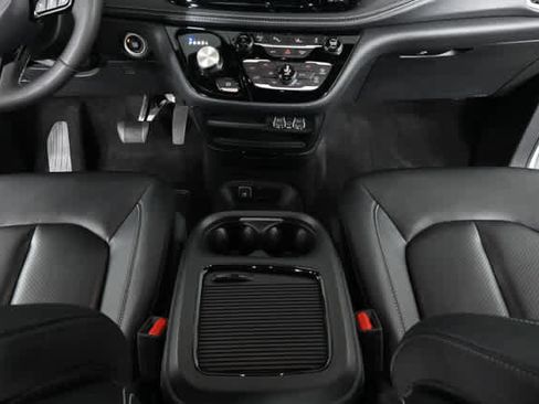 Used 2024 Chrysler Pacifica Hybrid S Appearance Pkg image 19