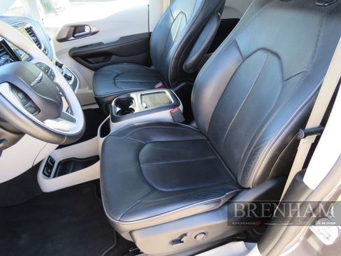 Used 2019 Chrysler Pacifica Limited w/ Tire & Wheel Group image 14