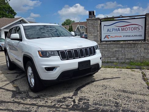 Used 2017 Jeep Grand Cherokee Laredo w/ Quick Order Package 23E AWD/4WD image 1