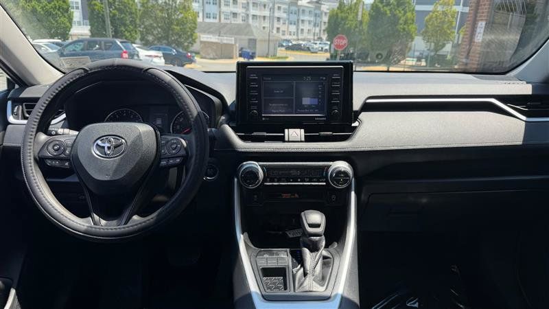 Used 2020 Toyota RAV4 XLE w/ Convenience Package FWD image 25