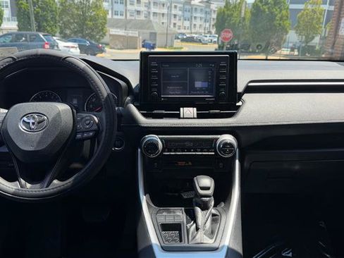 Used 2020 Toyota RAV4 XLE w/ Convenience Package FWD image 25