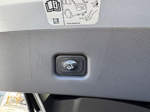 Used 2019 Lincoln Nautilus Select image 36