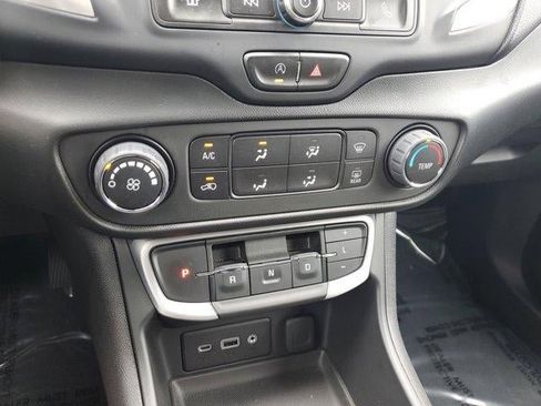 Used 2022 GMC Terrain SLE w/ Elevation Edition image 25