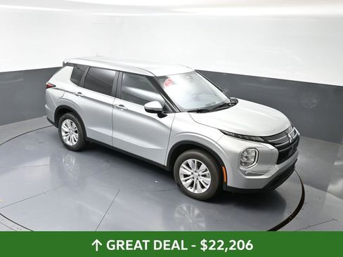 Used 2025 Mitsubishi Outlander ES image 42