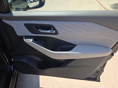 Used 2023 Nissan Rogue SV FWD image 29