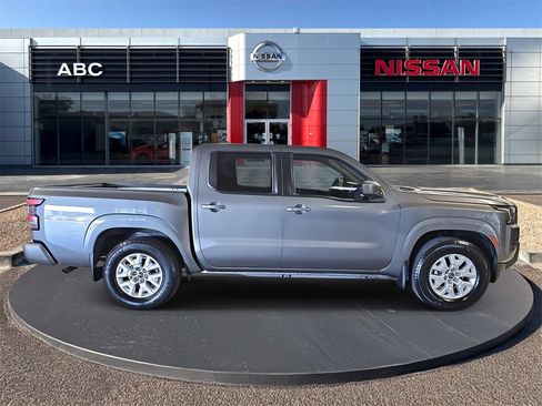 Used 2024 Nissan Frontier SV w/ SV Convenience Package image 4