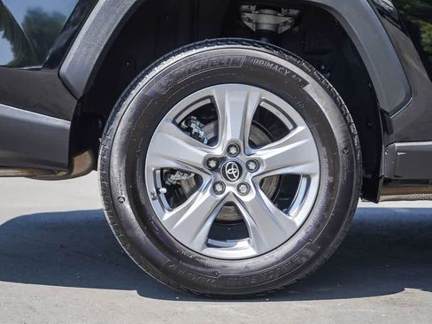 Used 2025 Toyota RAV4 LE AWD/4WD image 8