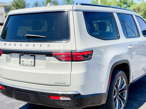 Used 2022 Jeep Wagoneer Series III w/ Premium Group I AWD/4WD image 21