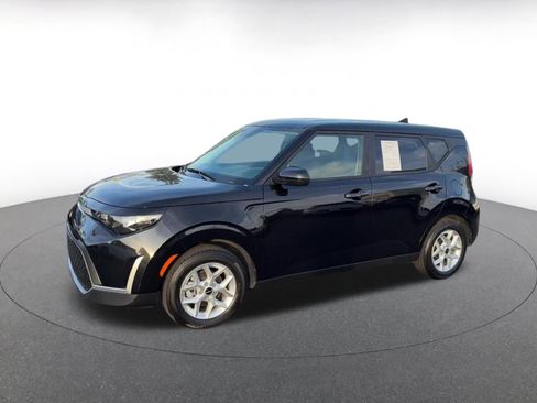 Used 2025 Kia Soul LX w/ LX Technology Package image 8