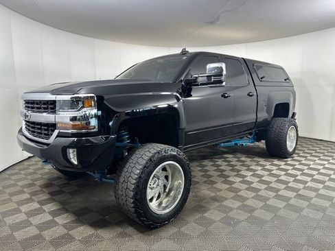 Used 2018 Chevrolet Silverado 1500 LT w/ All Star Edition AWD/4WD image 8