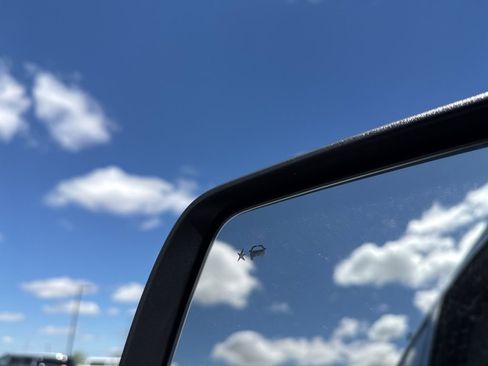 Used 2023 GMC Acadia SLE w/ Driver Convenience Package image 15