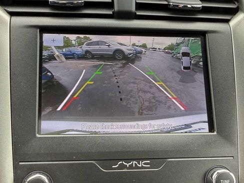 Used 2020 Ford Fusion SE FWD image 30