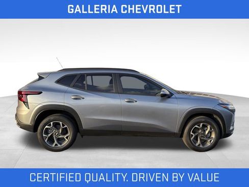 Used 2026 Chevrolet Trax LT FWD image 2