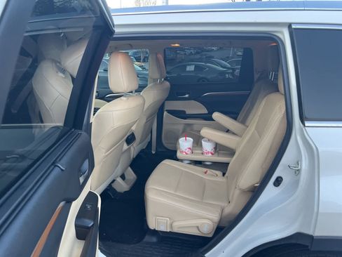 Used 2017 Toyota Highlander Limited image 15