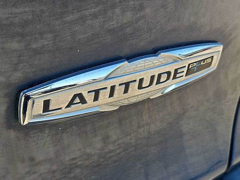Used 2021 Jeep Cherokee Latitude Plus FWD image 11