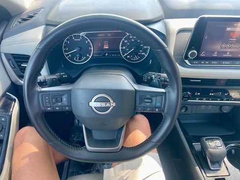 Used 2025 Nissan Rogue SV AWD/4WD image 13