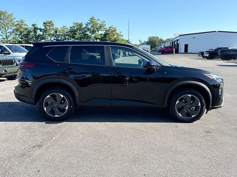 Used 2024 Nissan Rogue SV AWD/4WD image 4