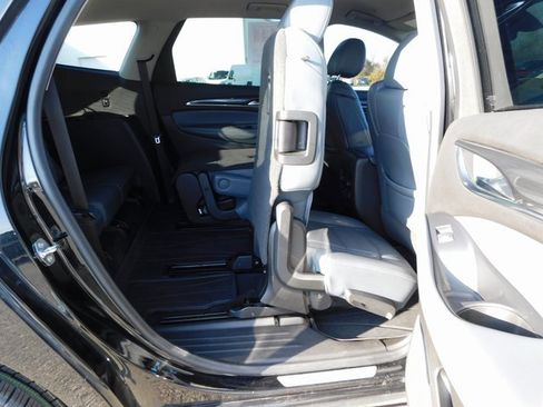 Used 2021 Buick Enclave Essence w/ Sport Touring Edition image 30