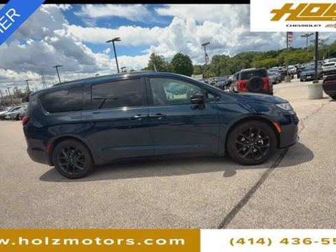 Used 2024 Chrysler Pacifica Touring-L w/ S Appearance Package FWD image 10
