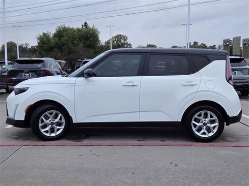Certified 2024 Kia Soul S image 3