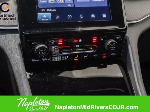 Used 2025 Jeep Grand Cherokee Altitude AWD/4WD image 16