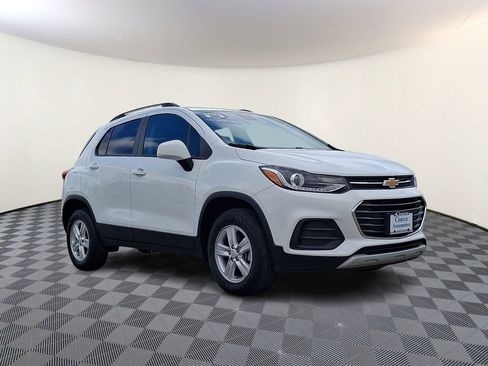 Certified 2022 Chevrolet Trax LT w/ LT Convenience Package AWD/4WD image 1