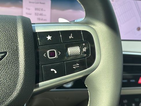 Used 2026 Genesis GV70 2.5T Select image 28